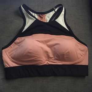 PINK Ultimate High Neck Sports Bra💕